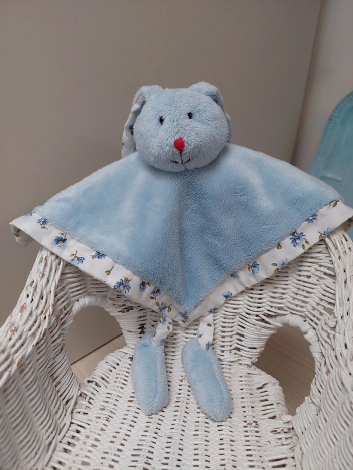 Aubert concept - doudou lapin bleu et fleurs