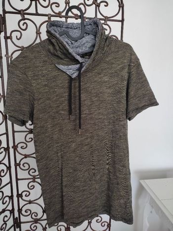 T-shirt col montant