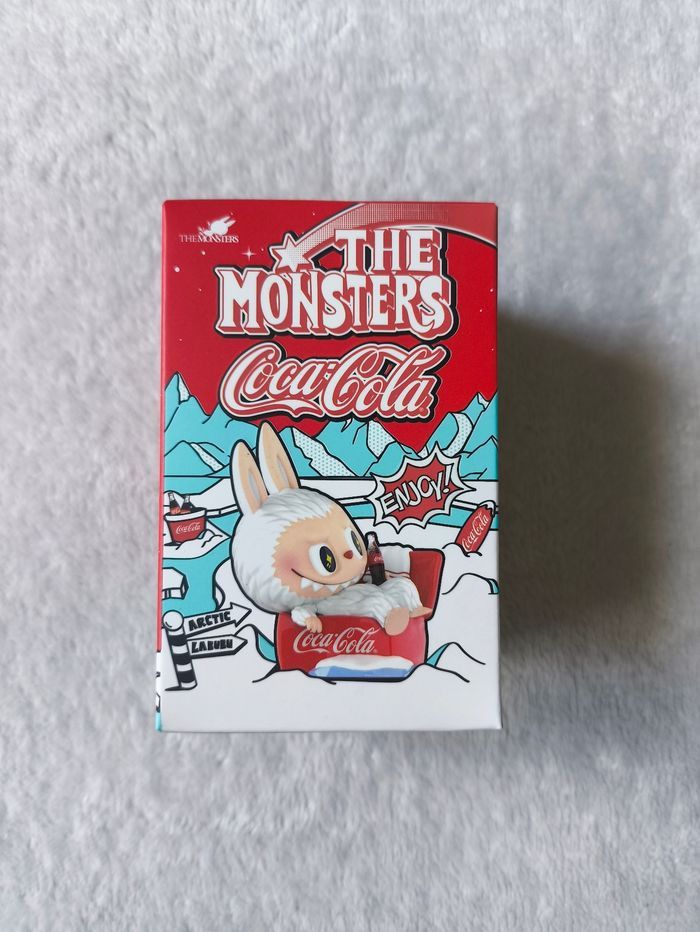 Boîte mystère figurine type Labubu Coca the monsters.