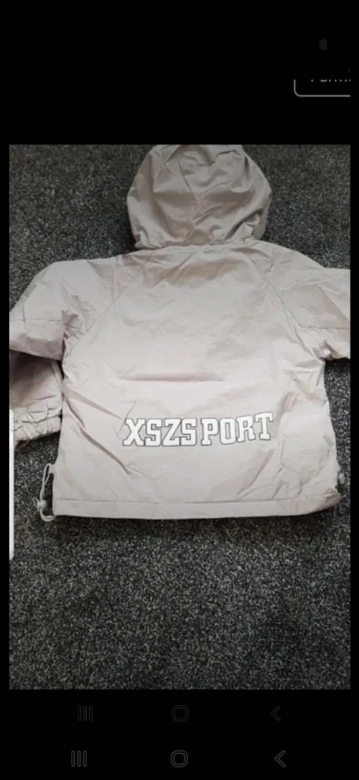 Veste/  Parka / coupe vent   6 ans 
Jin dou
Etat impeccable - photo numéro 5