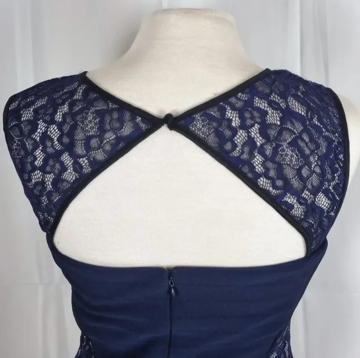Robe courte Guess sans manche Bleu nuit dentelles détails dos XS-34 - photo numéro 8