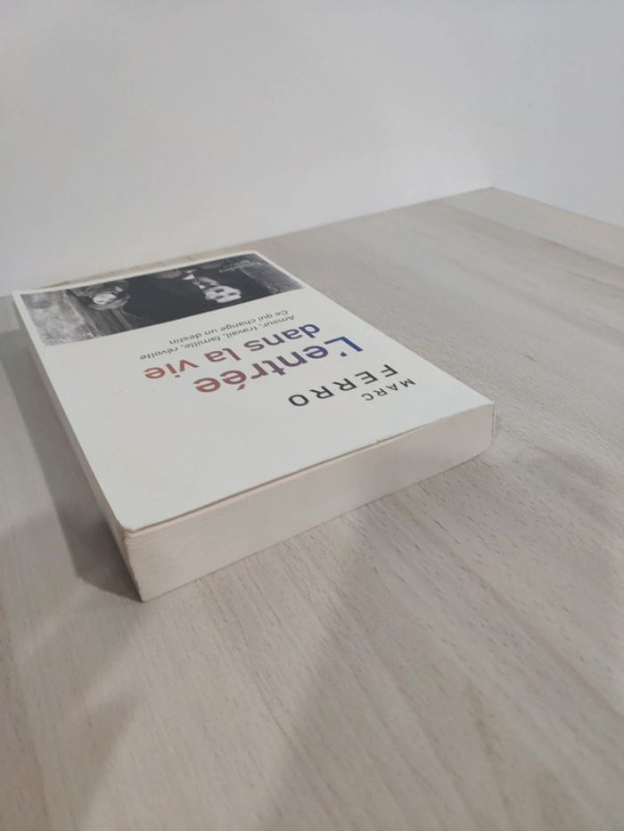 Livre grand format essai L'entrée dans la vie amour travail famille révolte change destin Ferro - photo numéro 4