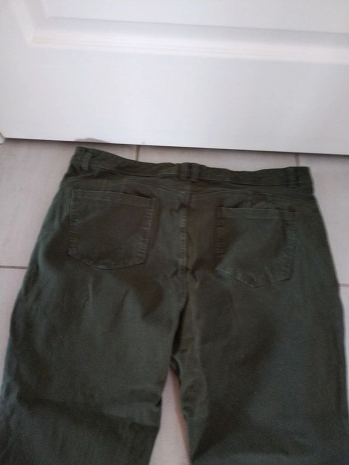 Pantacourt kaki neuf juste lavé taille 46 - photo numéro 3