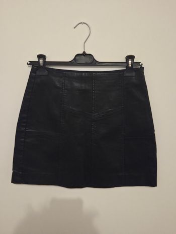 Jupe effet cuir noir Stradivarius – taille 38 – style simili cuir