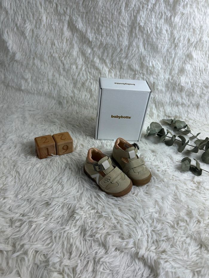 Paire de sandales Babybotte taille 19