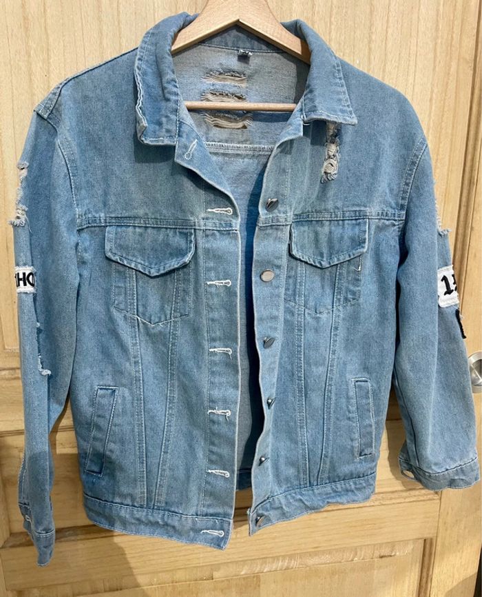 Veste en jean destroy customisée “Where is my mind?” originale, bleu clair - taille S - photo numéro 18