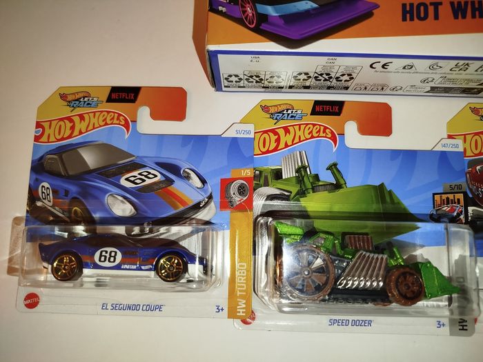 Hot Wheels Lot Let'Race 8 Pack Netflix Plus Planche a  Stickers et Coloriage Gt Scrotcher - photo numéro 4