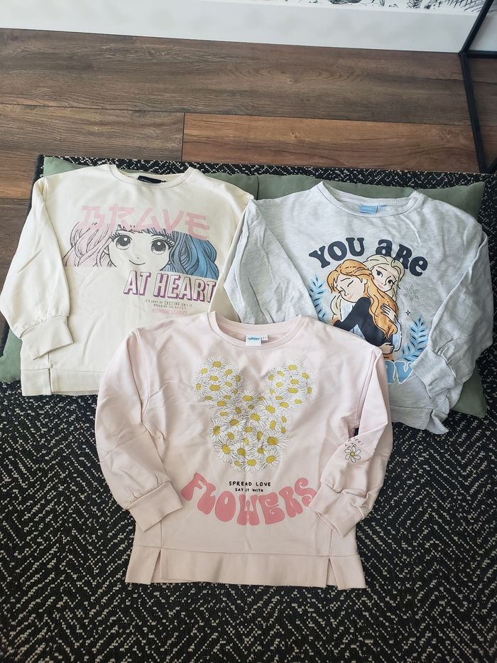 Lot de 3 pulls disney fille  6/7 ans en très bon état