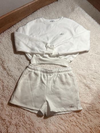 Ensemble Alo Yoga short + pull – Taille M – Très bon état