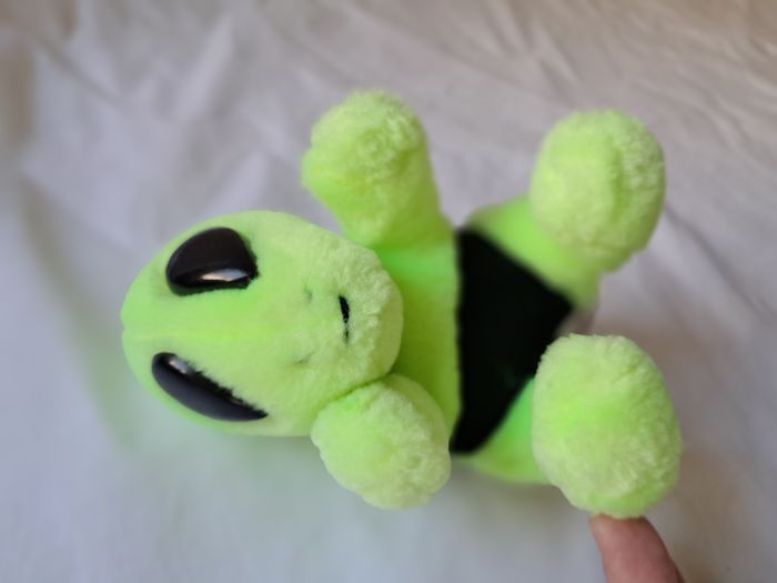 Lot de 2 Peluches extraterrestre alien fluo Eluz 13 cm 10 cm vintage - photo numéro 6