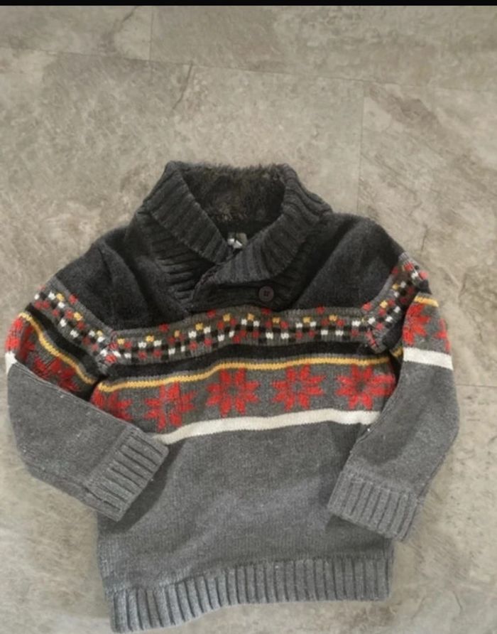 Pull orchestra 6 ans en très bon état