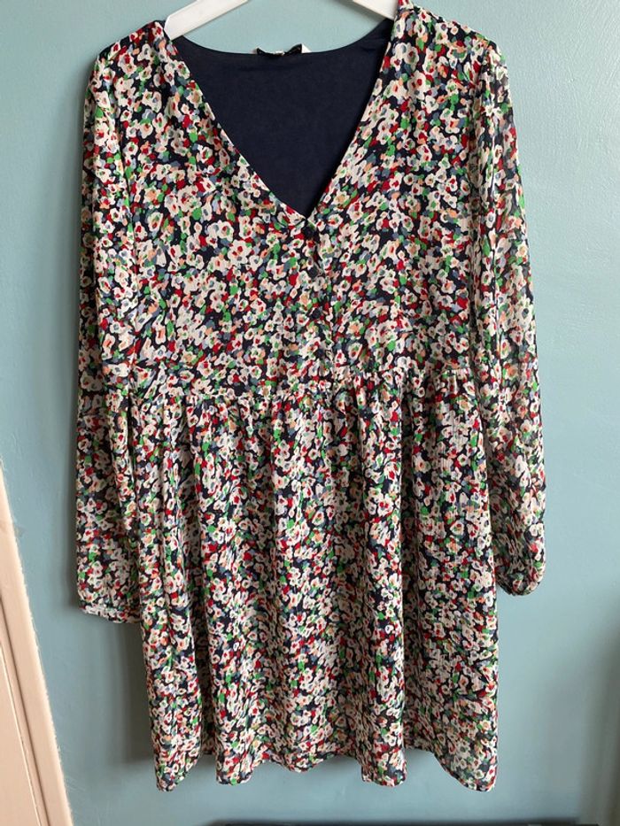 Robe fluide avec motif fleurs floral