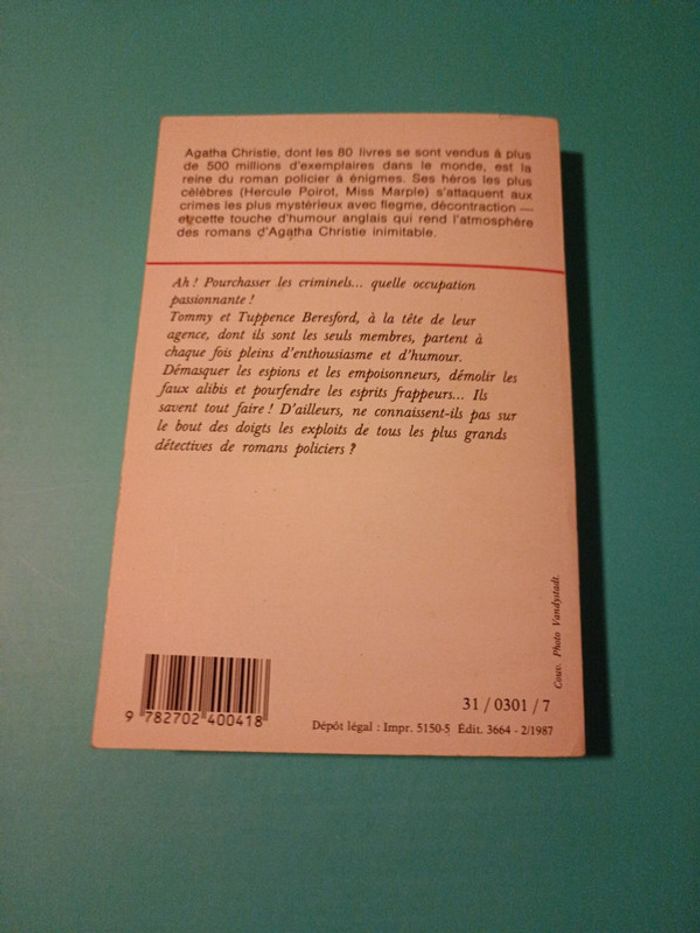 Livre le crime est notre affaire - photo numéro 2