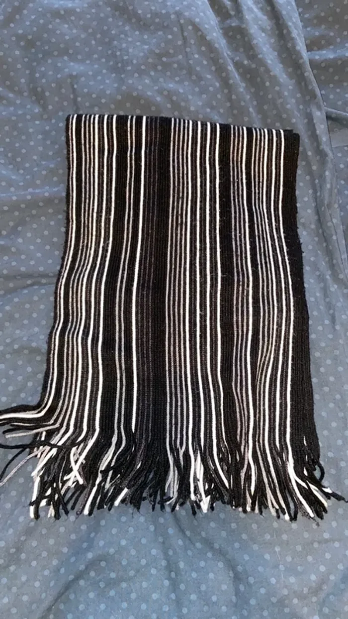 Écharpe noir et blanc owk