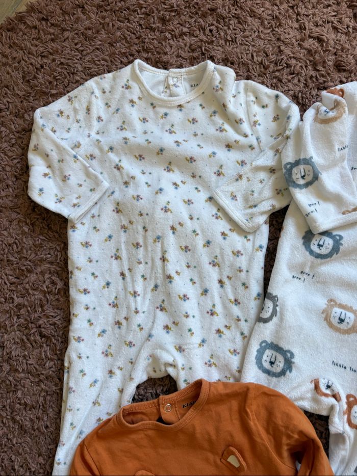 Lots de pyjamas 24 mois - photo numéro 2