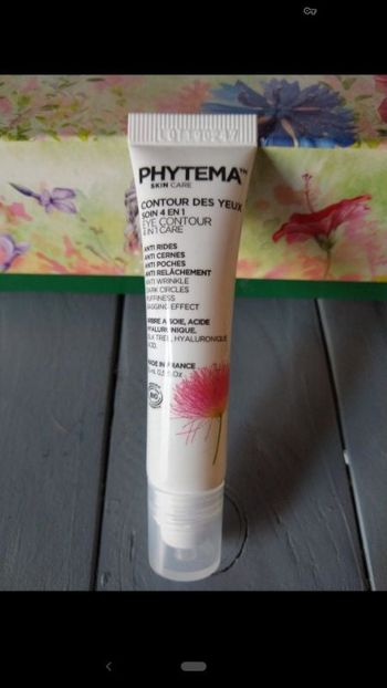 Contour des yeux
