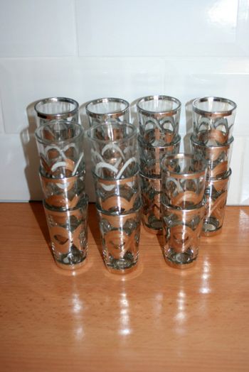 Lot de 20 verres à thé ornement argenté