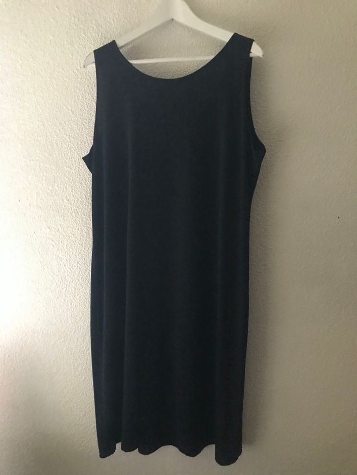 Robe bleu marine beau tomber - photo numéro 2
