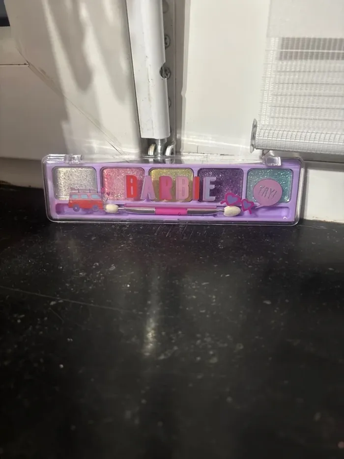 Fards à paupières pailletés Barbie neufs