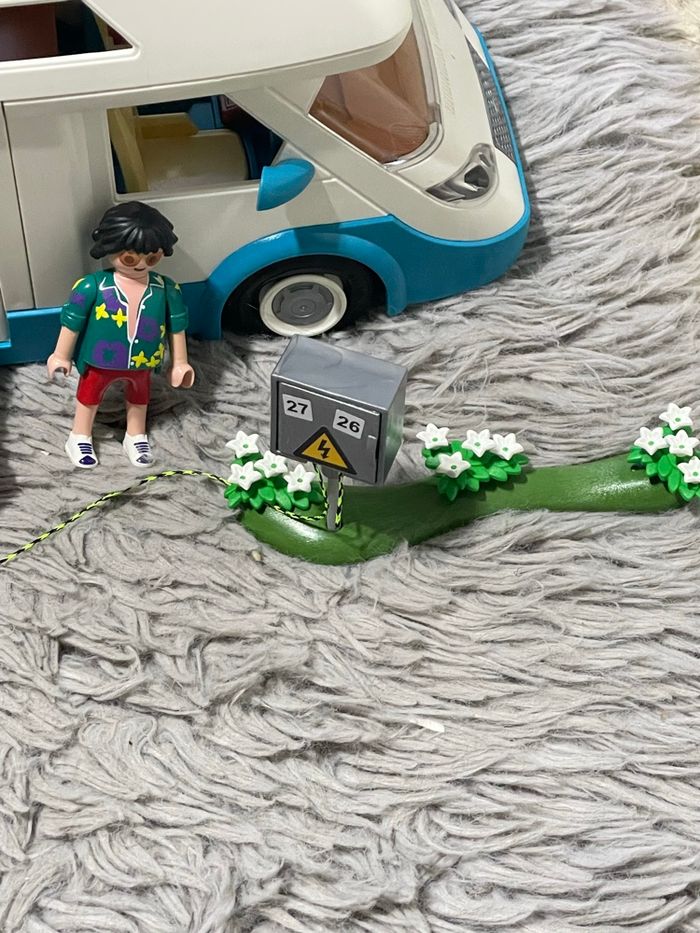 Camping car et famille playmobil - photo numéro 3