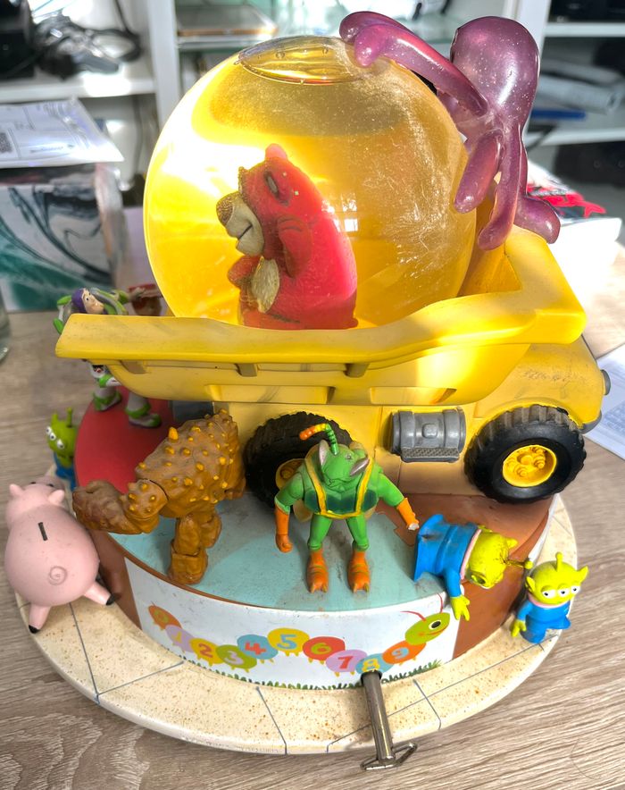 Boule a neige musicale disney store Toy story - photo numéro 2