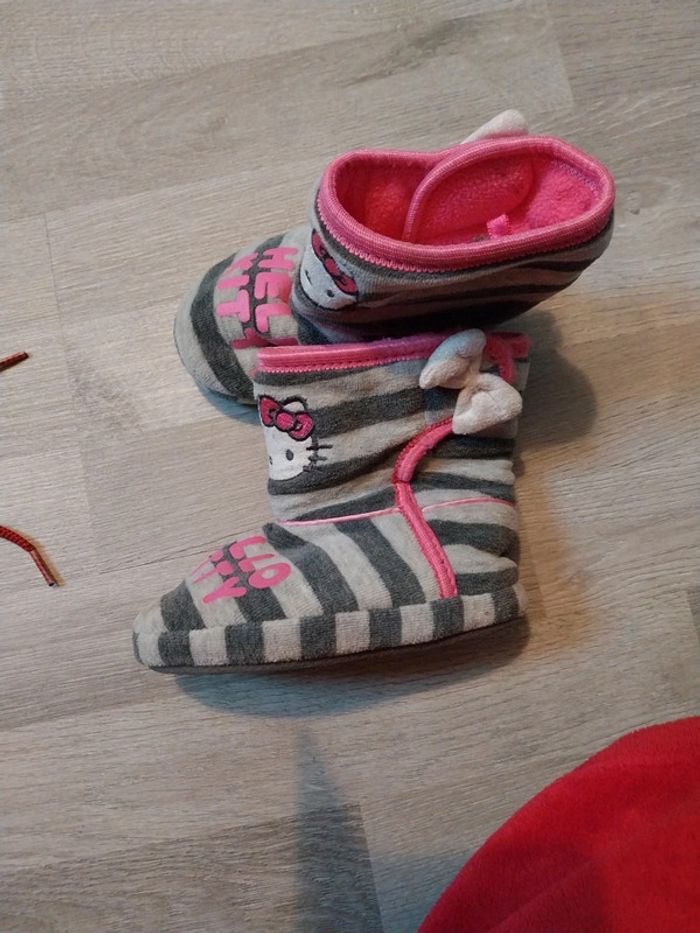 Chaussons hello kitty 24 très bon état - photo numéro 2