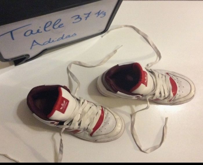 Baskets Adidas blanc, rouge et bordeaux - photo numéro 2