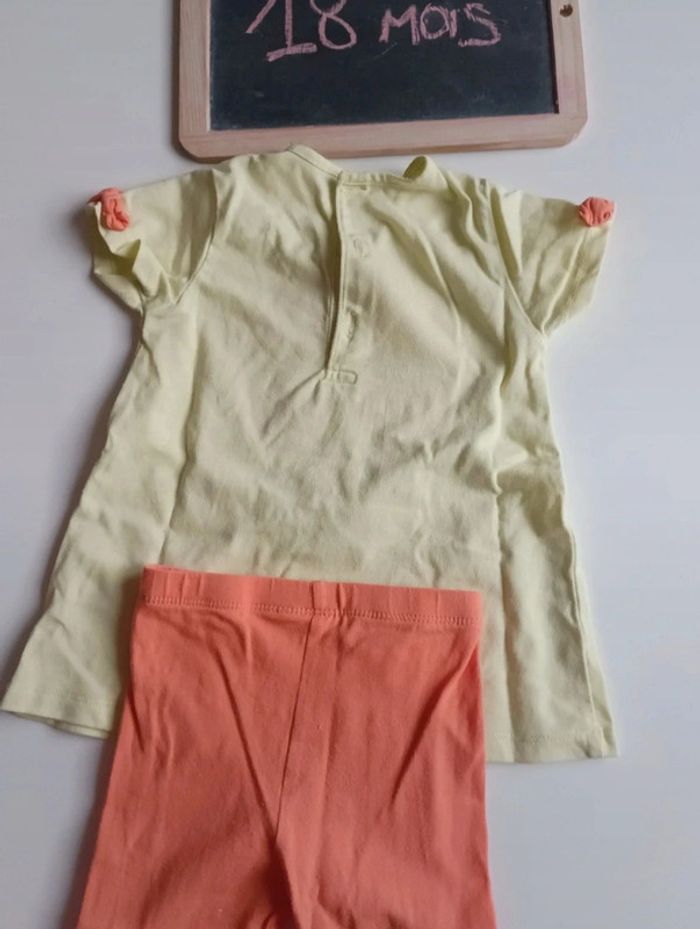 Ensemble fleuri legging et t-shirt Taille 18 mois en très bon état - photo numéro 4