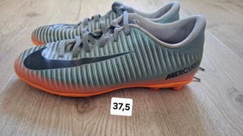 Chaussures foot 37,5 Nike