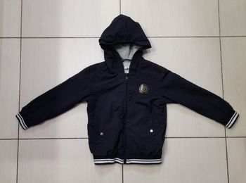 Veste 6 ans 
Bon état 
Prénoms enfants marqués sur étiquette intérieure 