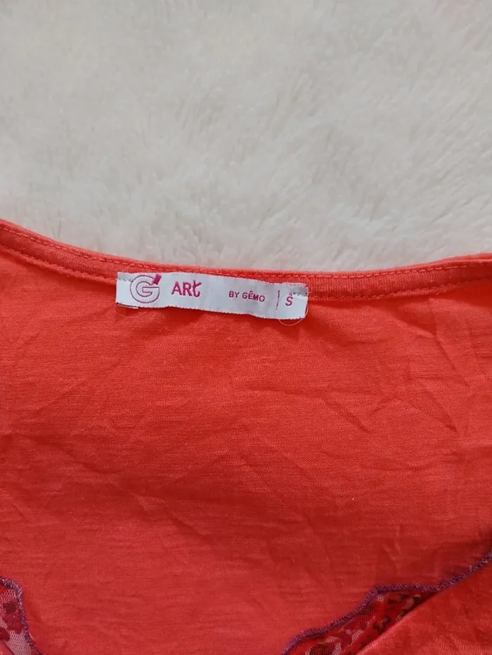 Jolie petit tee-shirt taille 36 - photo numéro 3