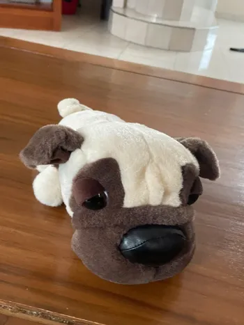 Peluche chien carlin