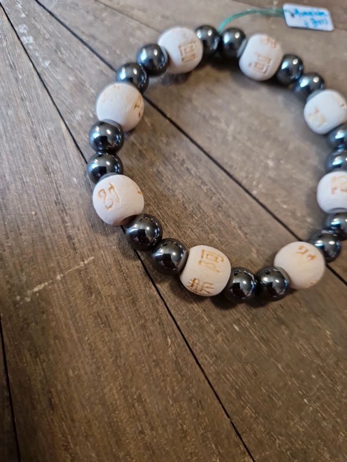 Bracelet hématite et bois symbole asiatique - photo numéro 2