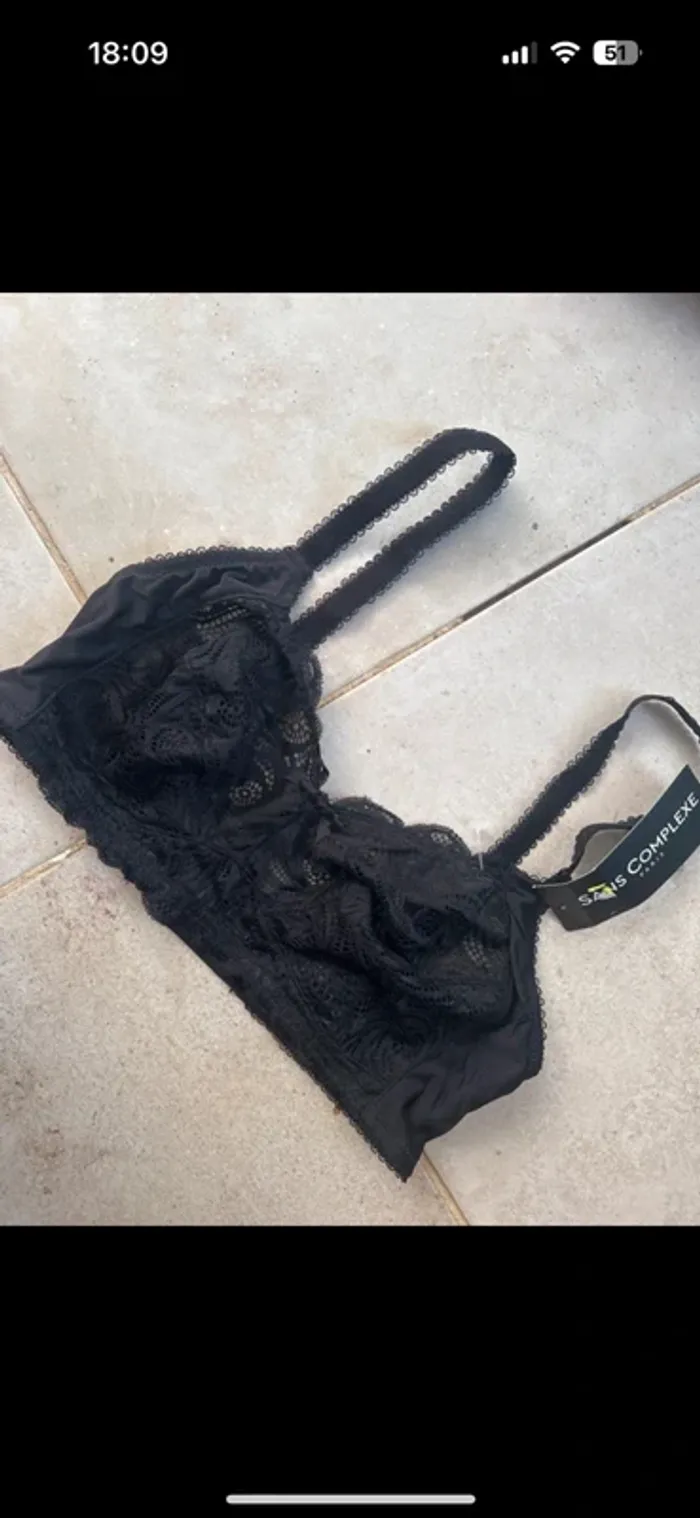 Soutien-gorge noir dentelle - sans complexe - Taille 90D - Neuf avec étiquette - photo numéro 2
