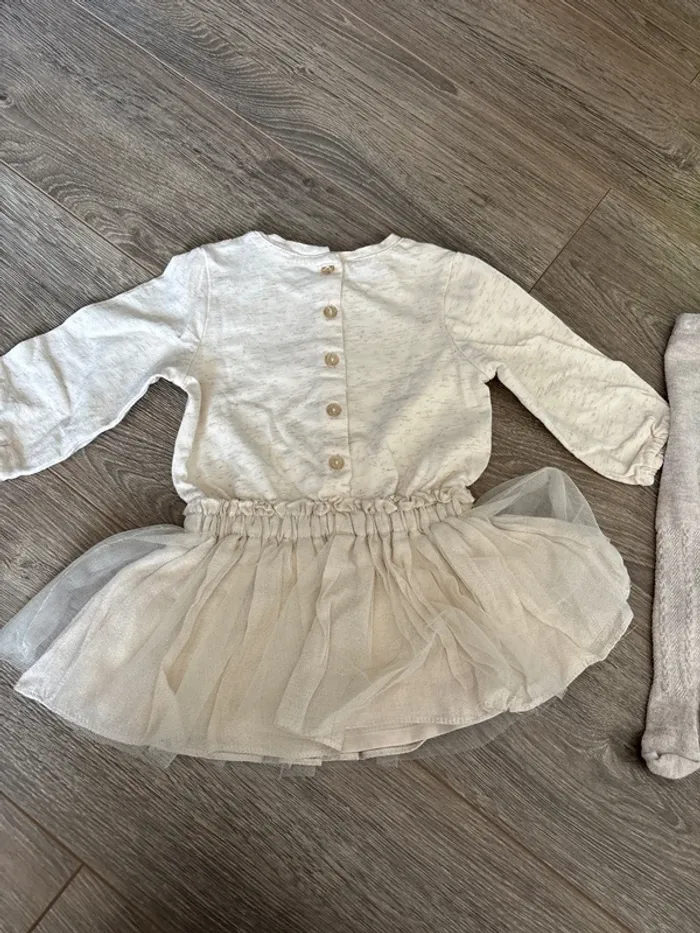 Très jolie robe avec tulle beige en 6 mois - photo numéro 4