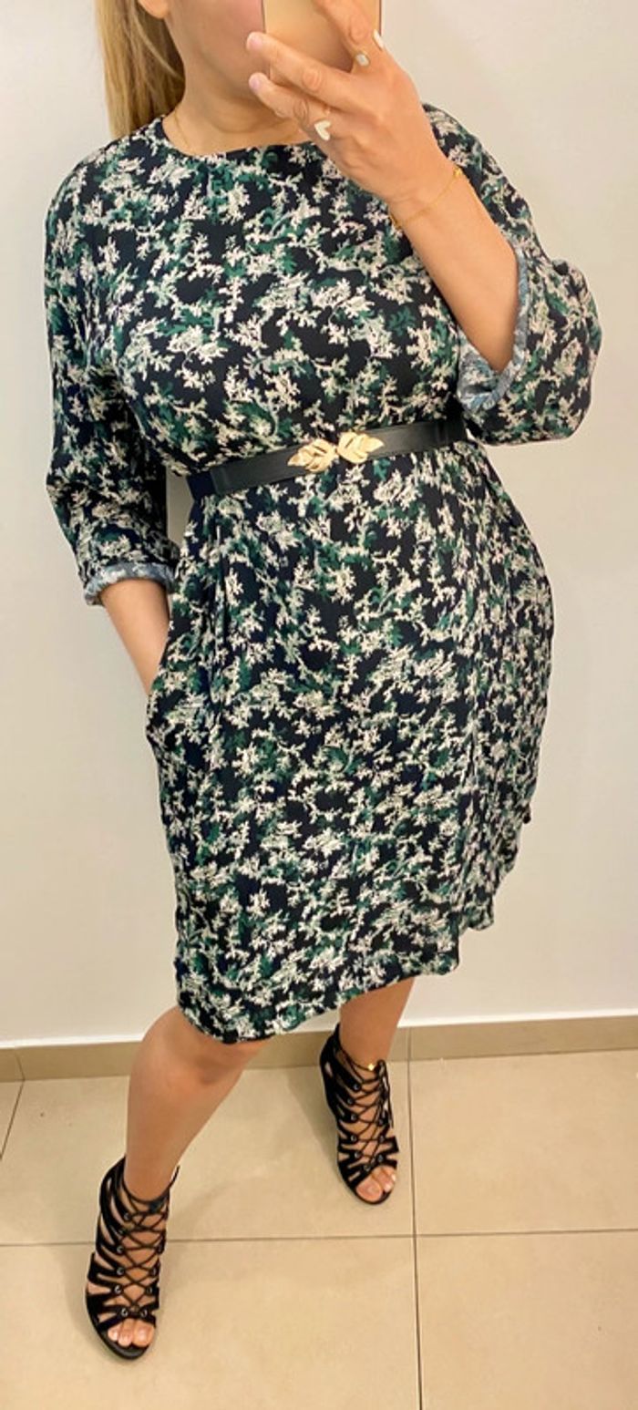 Jolie Robe Droite Imprimée Avec Poches Taille 42