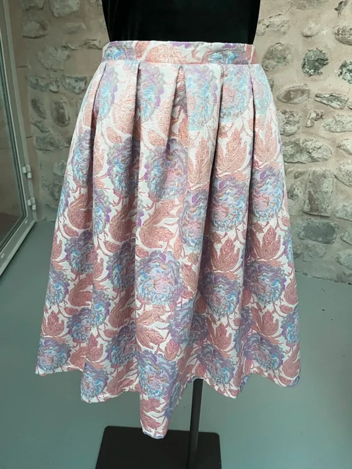 Liquorish - Jupe longue de bal de promo plissée à motif floral en jacquard pastel princesse - photo numéro 2