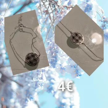 Bracelet fin avec pendentif style oriental.