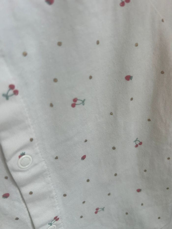 Haut blanc , fleurs col dentelle , 9 mois - photo numéro 7