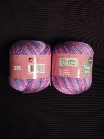 * 2 pelotes violet bleus roses Mixed fine par Alison & Mae