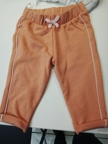 Lot de 2 pantalons neuf avec étiquette