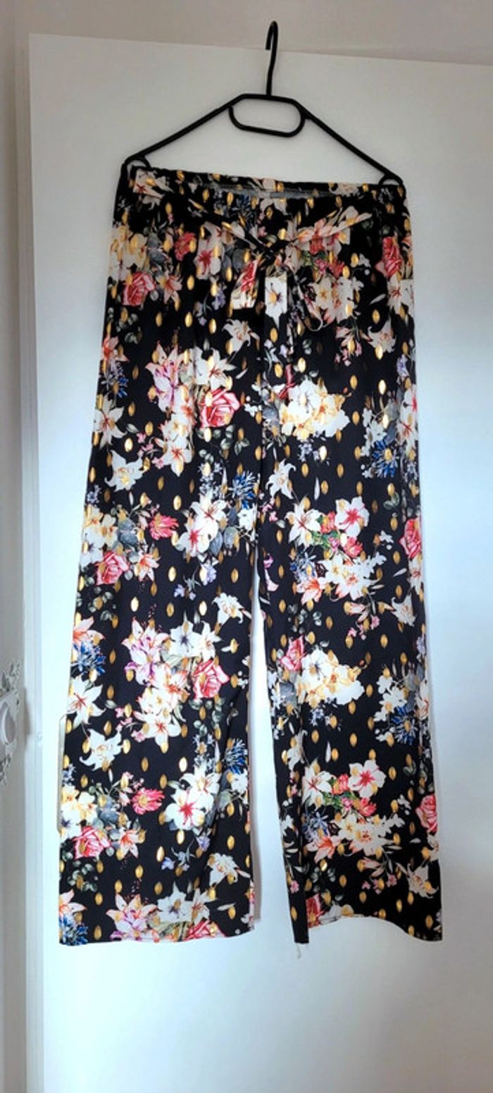 Magnifique Pantalon fluide pattes d'eph noir fleurs et doré Neuf - photo numéro 2