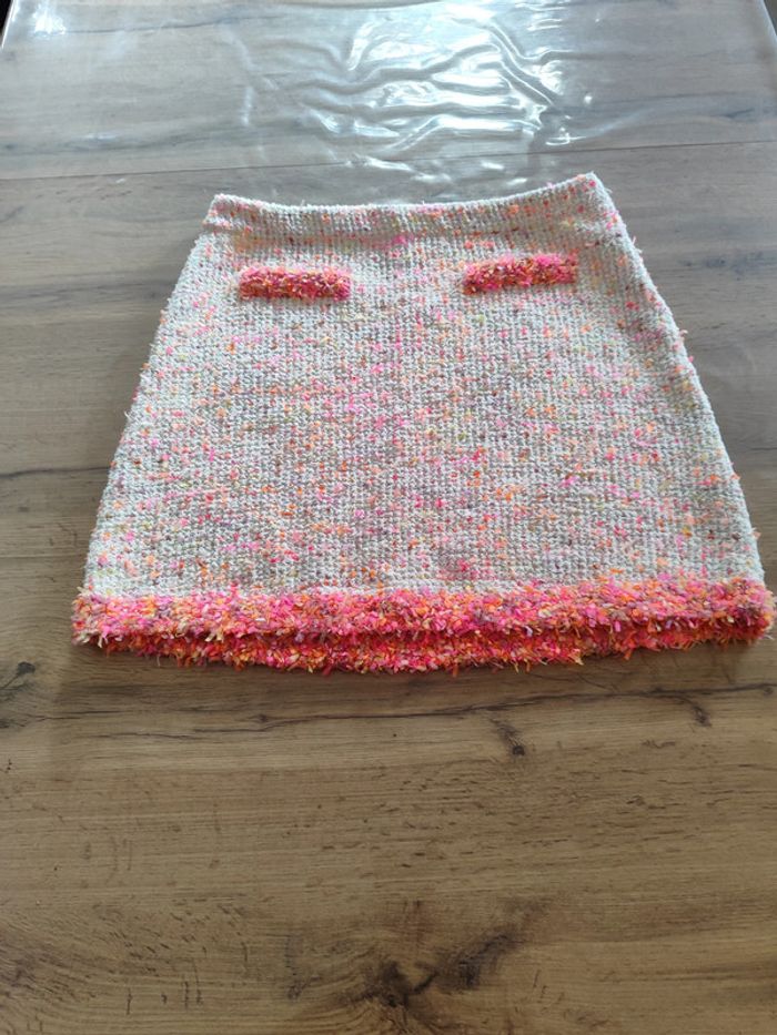 Jupe courte Zara blanche et rose Taille L - Chic et tendance