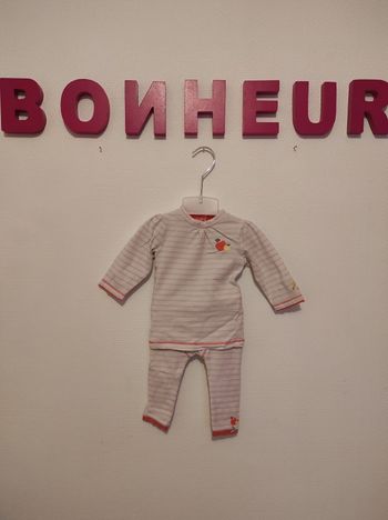 Jolie petit ensemble en 3 mois