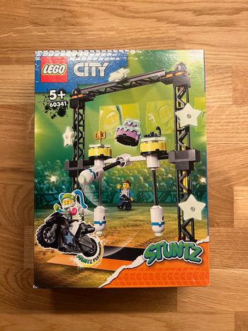 Jeu lego City Stuntz le défi des cascades neuf