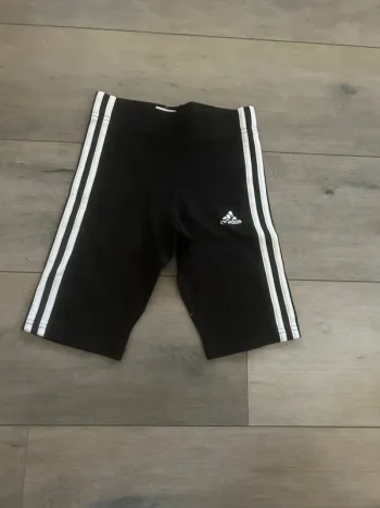 Short type cycliste Adidas 9/10 ans
