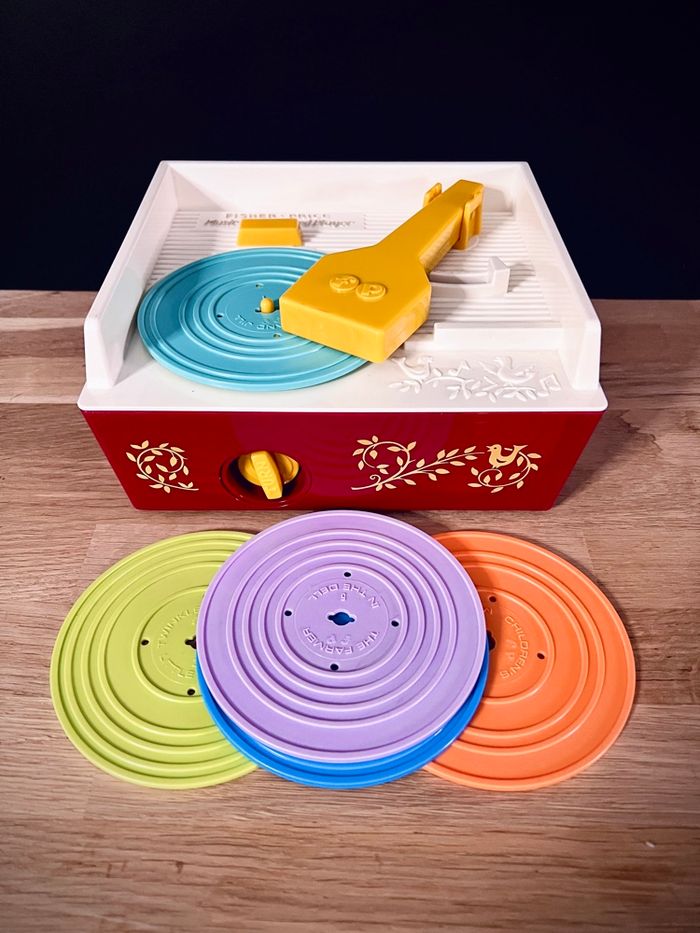 Tourne-disque jouet Fisher-Price Music Box Record Player réédition batterie avec 5 disques - Très bon état - photo numéro 3