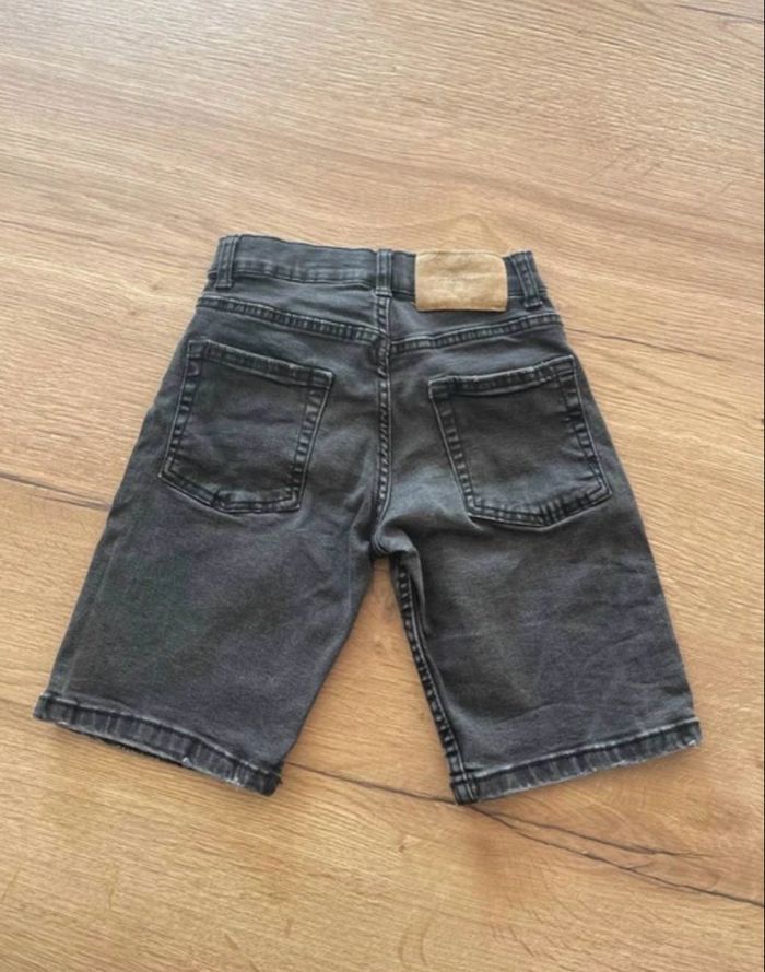 Bermuda en jean marque Zara taille 8 ans - photo numéro 3