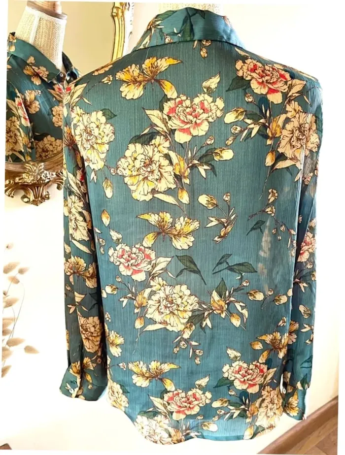 Sublime blouse chemise manche longue à boutonnage fluide motif floral Zara - photo numéro 14