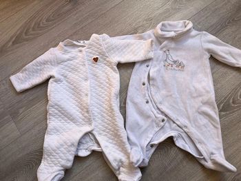2 pyjamas blancs bébé 3 mois mixte